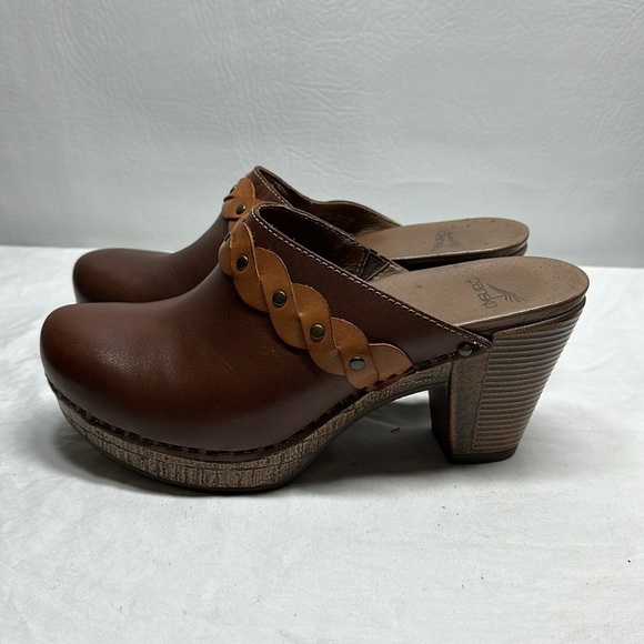 Like New Dansko Rach Heeled Clogs, EU 38 - Picture 5 of 8